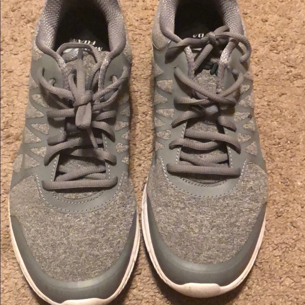 Fila shoes - Picture 2 of 3